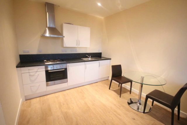  Image of Studio flat to rent in London Road Bracknell RG12 at London Road  Bracknell, RG12 2XH